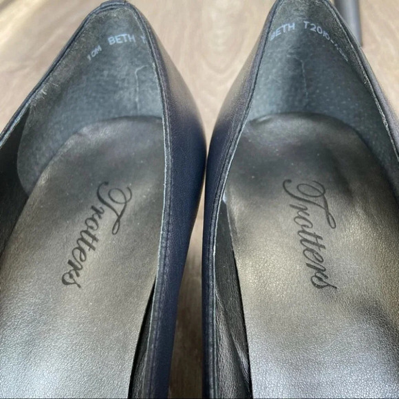 Trotters Women's Beth Pump in Navy Kid - Picture 11 of 14